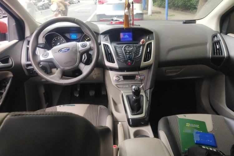 Used Ford Focus 2012 Hatchback 1.6L Manual Fashion Edition Center Console