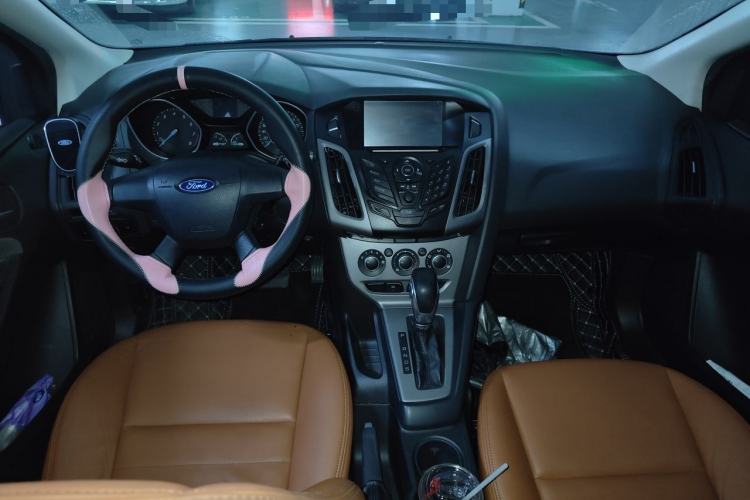 Used Ford Focus 2012 Hatchback 1.6L Automatic Comfort Model Center Console