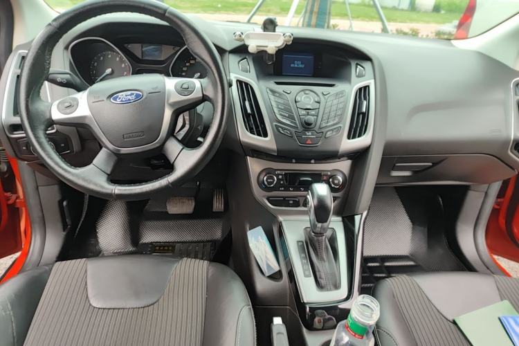 Used Ford Focus 2012 Hatchback 1.6L Automatic Fashion Edition Center Console