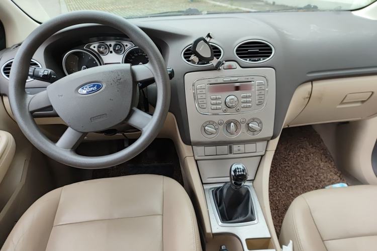 Used Ford Focus 2012 Hatchback Classic 1.8L Manual Fashion Edition Center Console