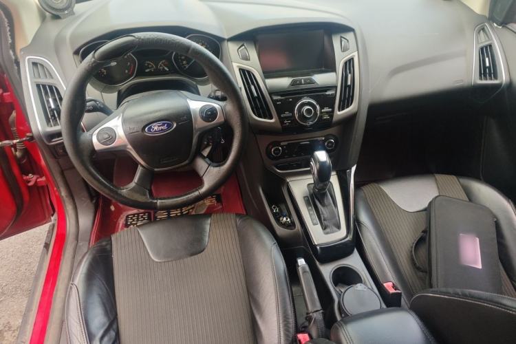 Used Ford Focus 2012 Sedan 1.6L Automatic Fashion Edition Center Console
