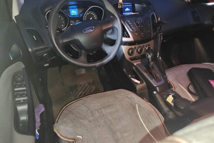 Used Ford Focus 2012 Hatchback 1.6L Automatic Comfort Model Center Console