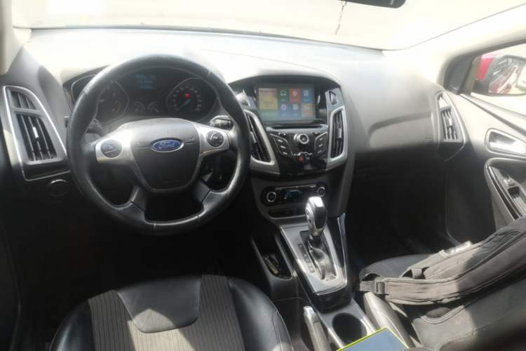 Used Ford Focus 2012 Sedan 1.6L Automatic Fashion Edition Center Console