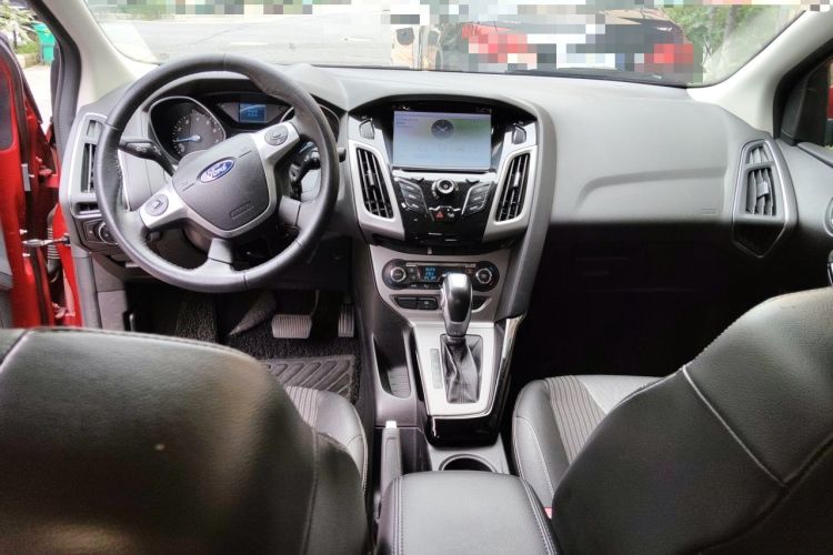 Used Ford Focus 2012 Sedan 1.6L Automatic Fashion Edition Center Console
