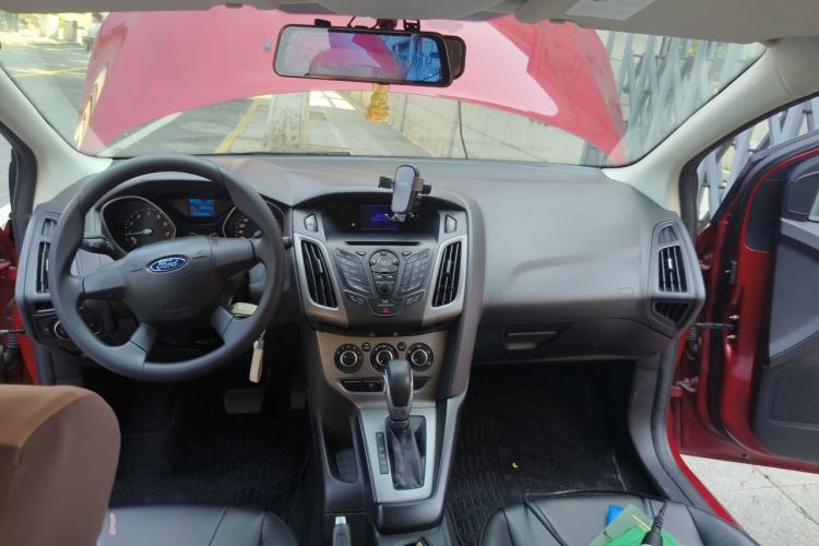 Used Ford Focus 2012 Hatchback 1.6L Automatic Comfort Model Center Console
