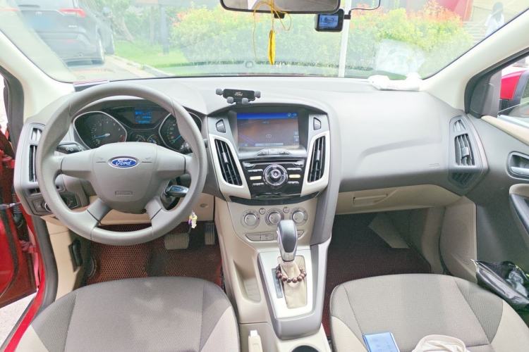 Used Ford Focus 2012 Sedan 1.6L Automatic Comfort Model Center Console
