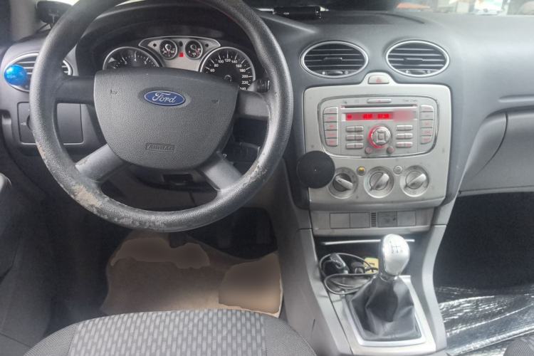Used Ford Focus 2012 Hatchback Classic 1.8L Automatic Fashion Edition Center Console