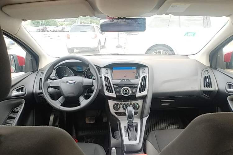 Used Ford Focus 2012 Hatchback 1.6L Automatic Comfort Model Center Console
