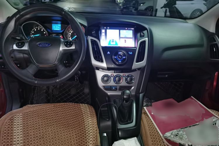 Used Ford Focus 2012 Hatchback 1.6L Manual Comfort Model Center Console