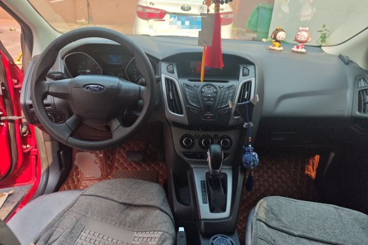 Used Ford Focus 2012 Hatchback 1.6L Automatic Comfort Model Center Console
