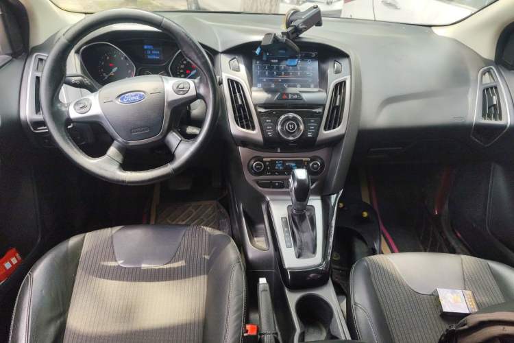 Used Ford Focus 2012 Hatchback 1.6L Automatic Fashion Edition Center Console