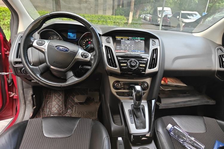Used Ford Focus 2012 Hatchback 1.6L Automatic Fashion Edition Center Console