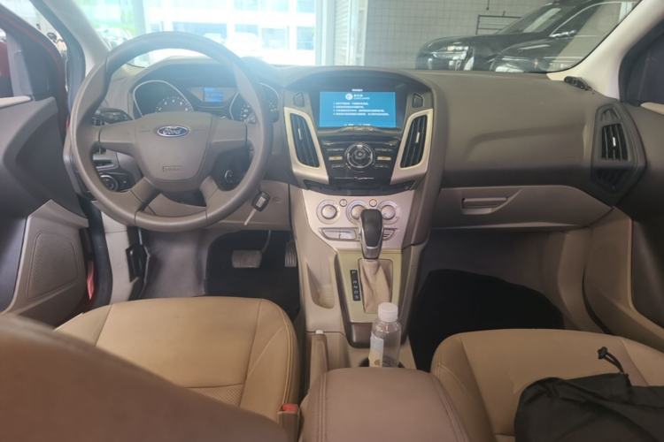 Used Ford Focus 2012 Sedan 1.6L Automatic Comfort Model Center Console