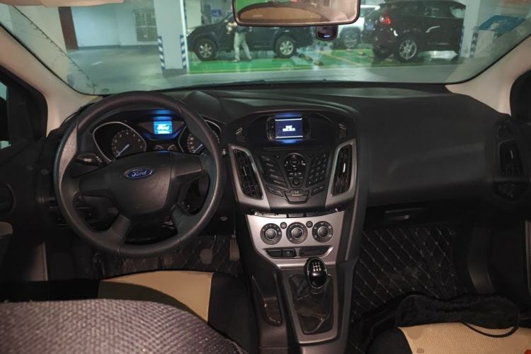 Used Ford Focus 2012 Hatchback 1.6L Manual Comfort Model Center Console