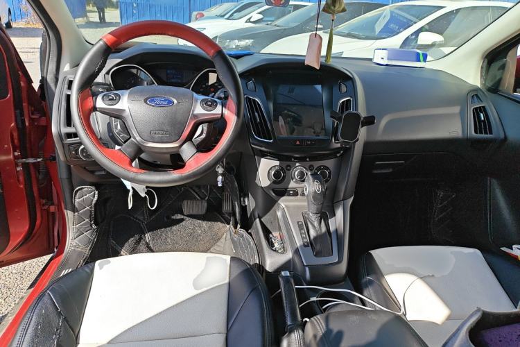 Used Ford Focus 2012 Hatchback 1.6L Automatic Comfort Model Center Console