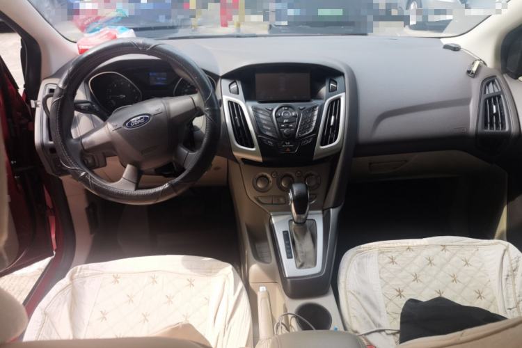 Used Ford Focus 2012 Sedan 1.6L Automatic Comfort Model Center Console
