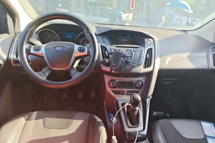 Used Ford Focus 2012 Hatchback 1.6L Manual Fashion Edition Center Console