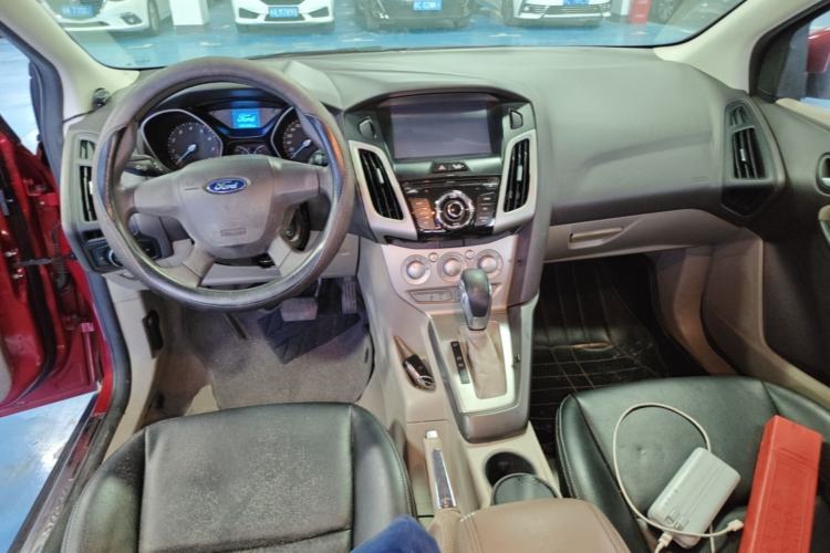 Used Ford Focus 2012 Sedan 1.6L Automatic Comfort Model Center Console