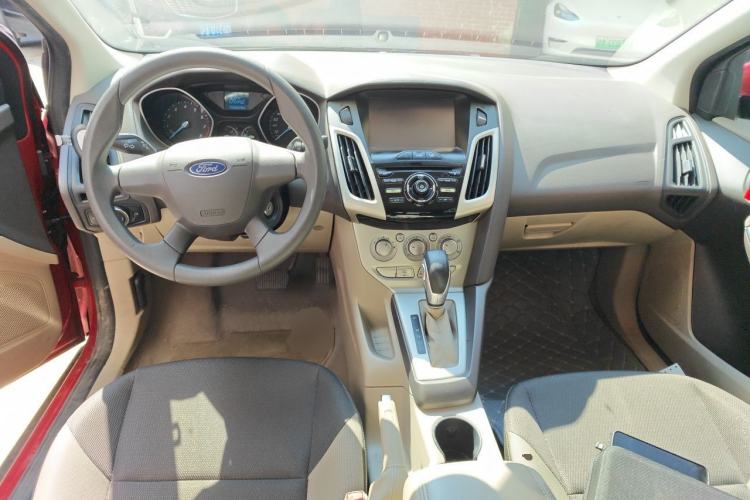 Used Ford Focus 2012 Sedan 1.6L Automatic Comfort Model Center Console