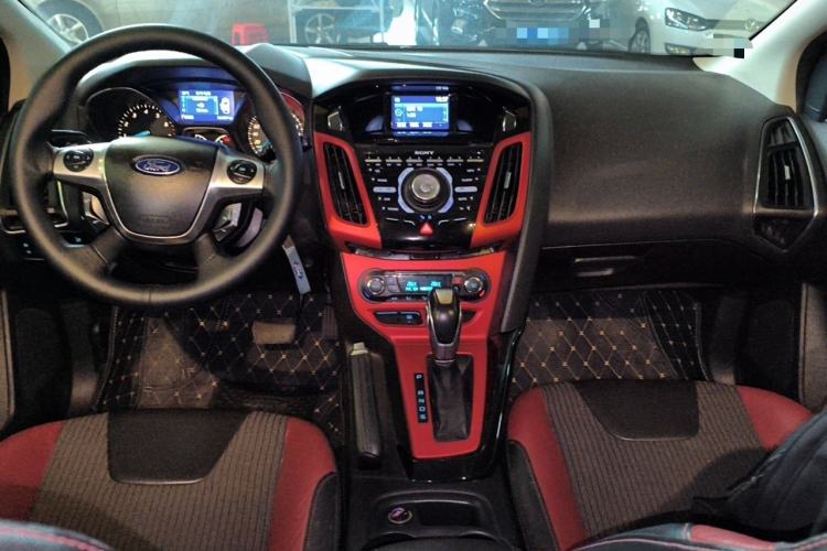 Used Ford Focus 2012 Hatchback 2.0L Automatic Luxury Sport Model Center Console