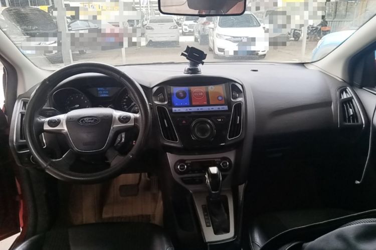 Used Ford Focus 2012 Hatchback 1.6L Automatic Fashion Edition Center Console
