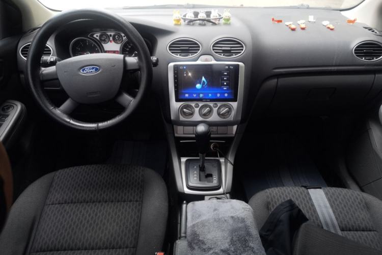 Used Ford Focus 2012 Hatchback Classic 1.8L Automatic Base Model Center Console