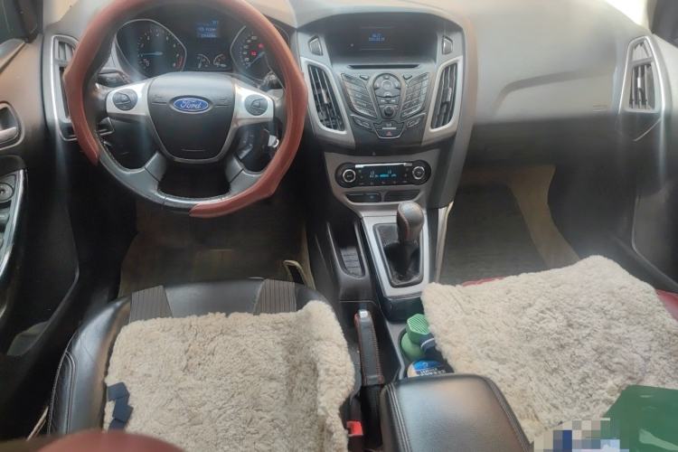 Used Ford Focus 2012 Hatchback 1.6L Manual Fashion Edition Center Console