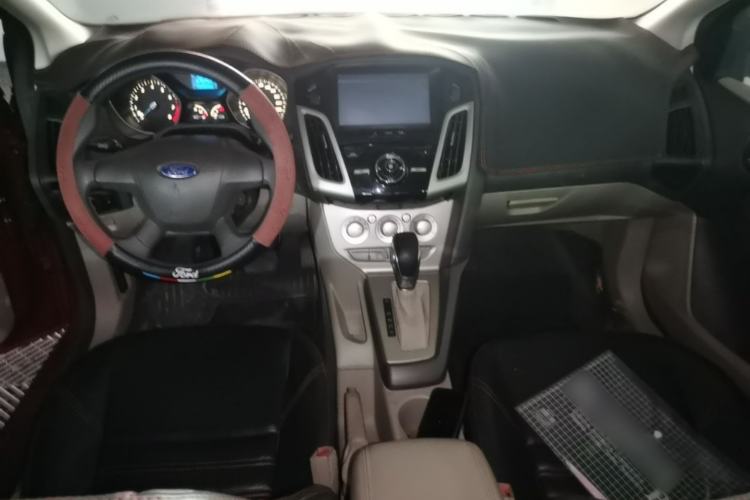 Used Ford Focus 2012 Sedan 1.6L Automatic Comfort Model Center Console