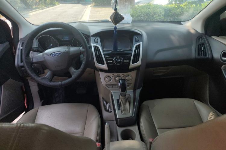 Used Ford Focus 2012 Sedan 1.6L Automatic Comfort Model Center Console