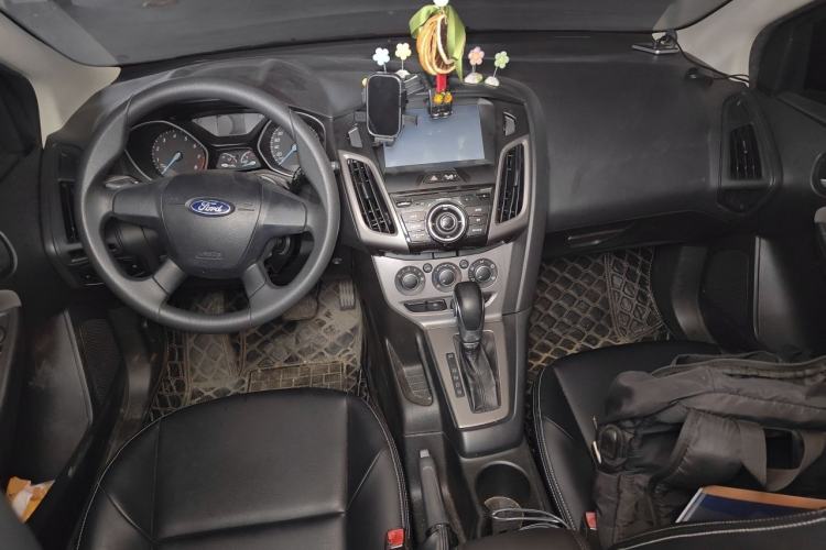 Used Ford Focus 2012 Hatchback 1.6L Automatic Comfort Model Center Console