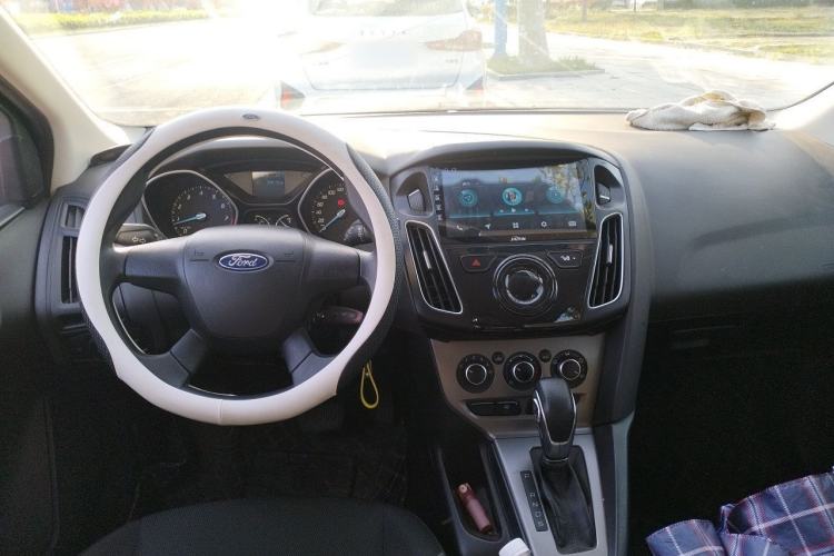 Used Ford Focus 2012 Hatchback 1.6L Automatic Comfort Model Center Console