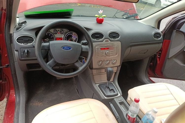 Used Ford Focus 2012 Hatchback Classic 1.8L Automatic Base Model Center Console