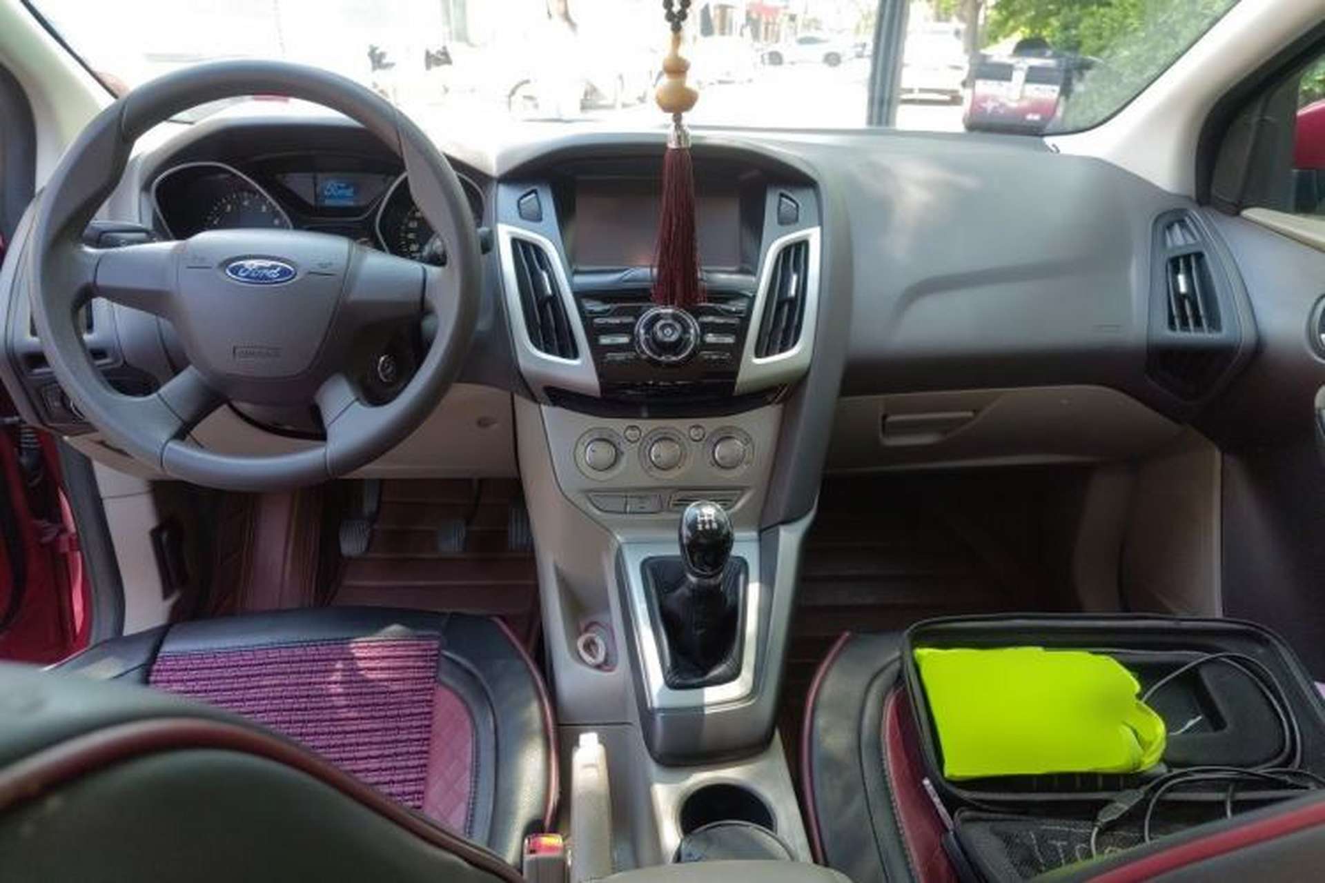 Used Ford Focus 2012 Sedan 1.6L Manual Comfort Model Center Console