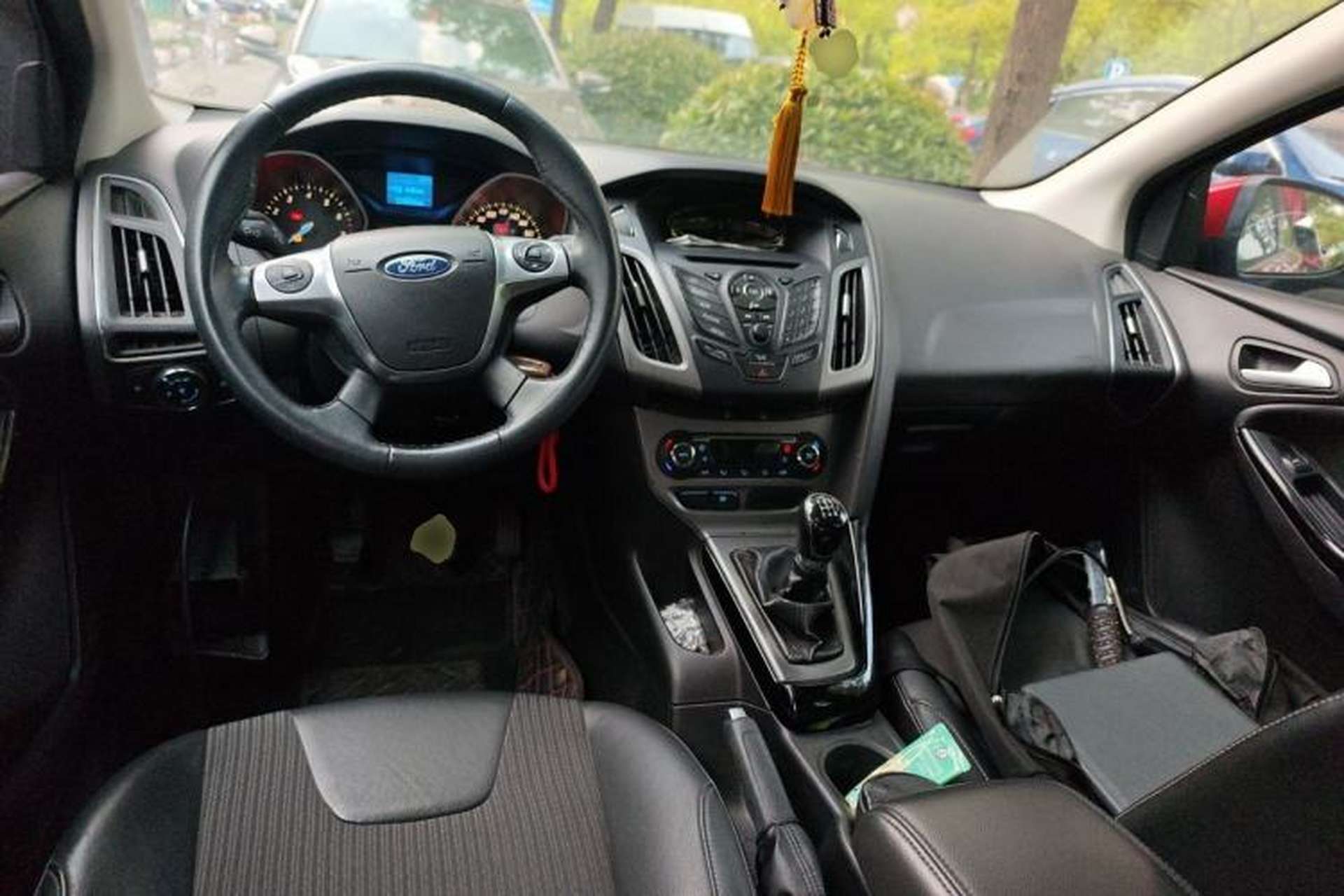 Used Ford Focus 2012 Sedan 1.6L Manual Fashion Edition Center Console