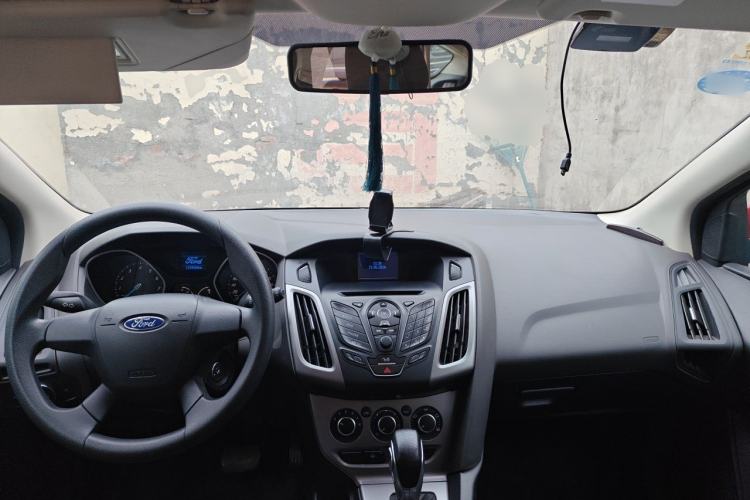 Used Ford Focus 2012 Hatchback 1.6L Automatic Comfort Model Center Console