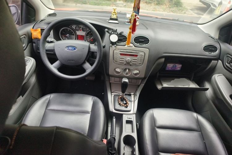 Used Ford Focus 2012 Hatchback Classic 1.8L Automatic Base Model Center Console
