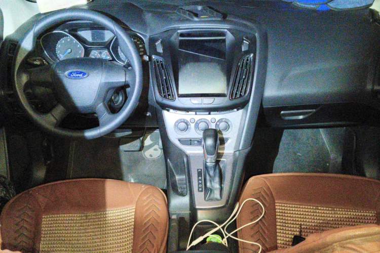 Used Ford Focus 2012 Hatchback 1.6L Automatic Comfort Model Center Console