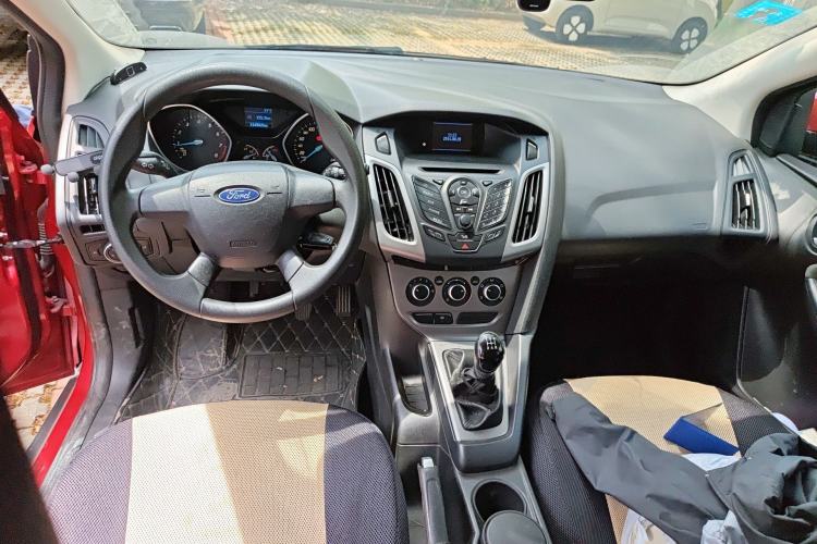 Used Ford Focus 2012 Hatchback 1.6L Manual Comfort Model Center Console