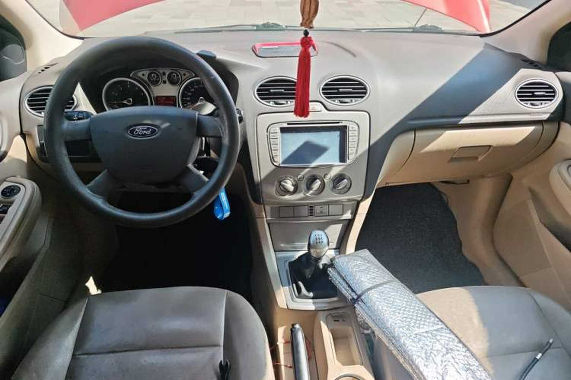 Used Ford Focus 2012 Sedan Classic 1.8L Manual Base Model Center Console