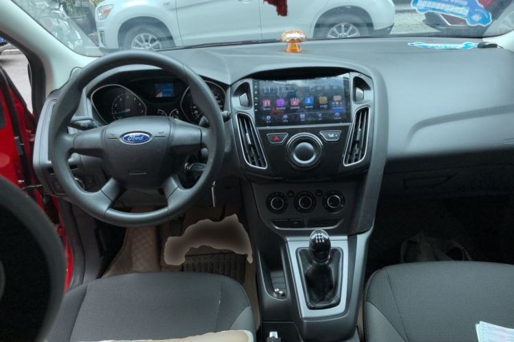 Used Ford Focus 2012 Hatchback 1.6L Manual Comfort Model Center Console