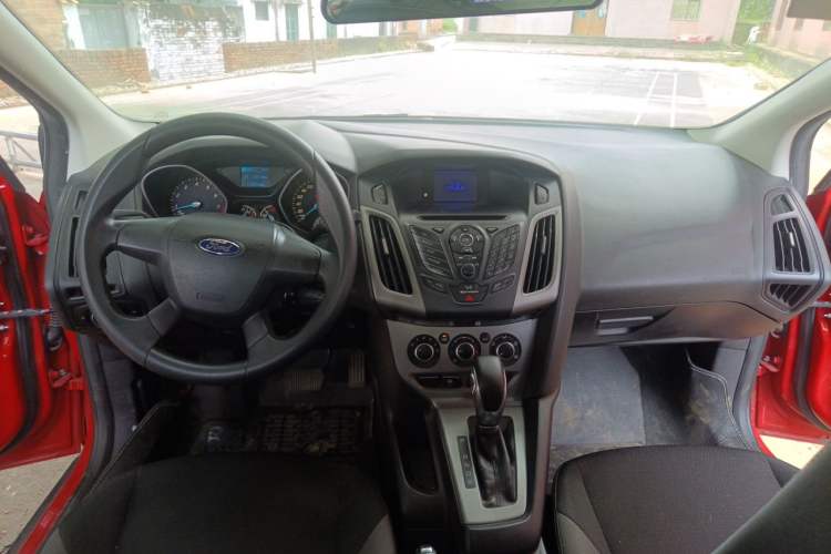 Used Ford Focus 2012 Hatchback 1.6L Automatic Comfort Model Center Console