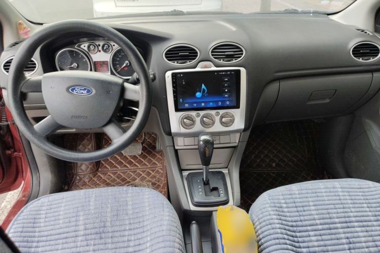 Used Ford Focus 2012 Hatchback Classic 1.8L Automatic Base Model Center Console