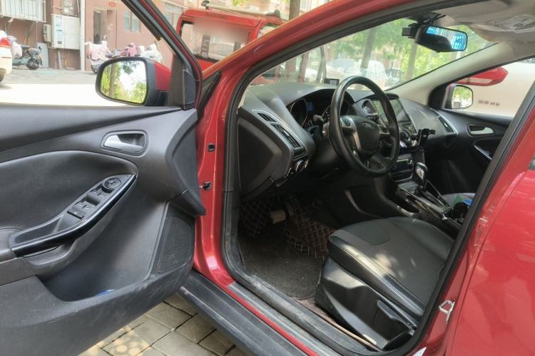 Used Ford Focus 2012 Hatchback 1.6L Automatic Fashion Edition Driver Seat