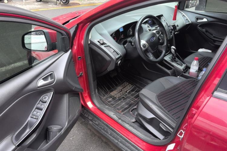 Used Ford Focus 2012 Hatchback 1.6L Automatic Fashion Edition Driver Seat