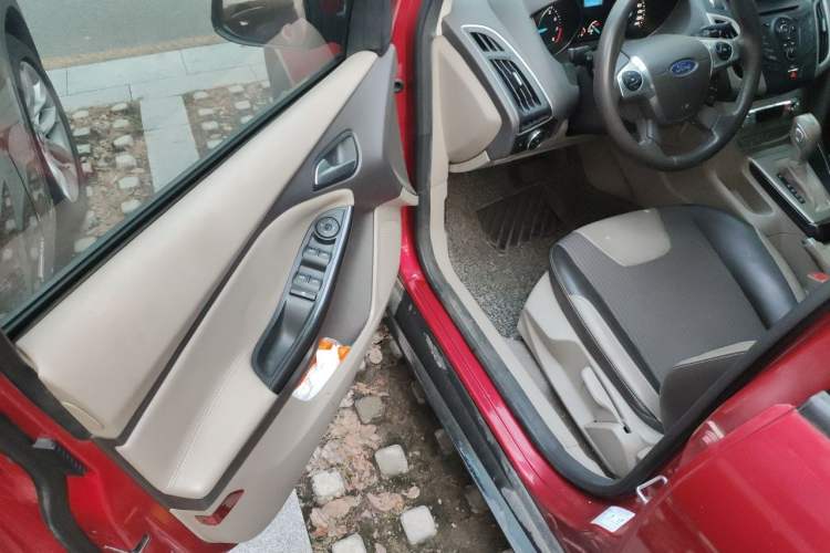 Used Ford Focus 2012 Sedan 1.6L Automatic Fashion Edition Driver Seat