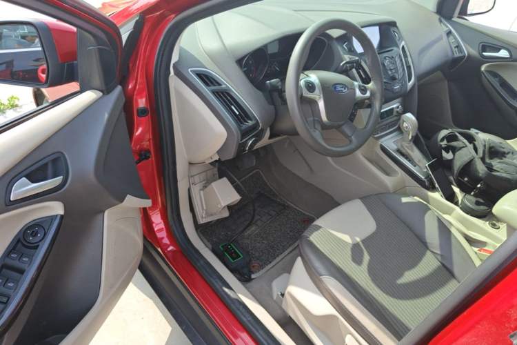 Used Ford Focus 2012 Hatchback 1.6L Automatic Fashion Edition Driver Seat