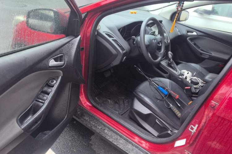 Used Ford Focus 2012 Hatchback 1.6L Automatic Fashion Edition Driver Seat