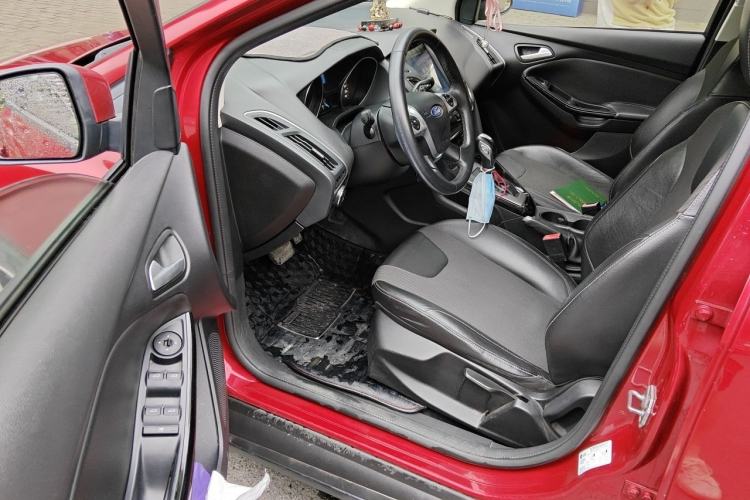 Used Ford Focus 2012 Sedan 1.6L Automatic Fashion Edition Driver Seat