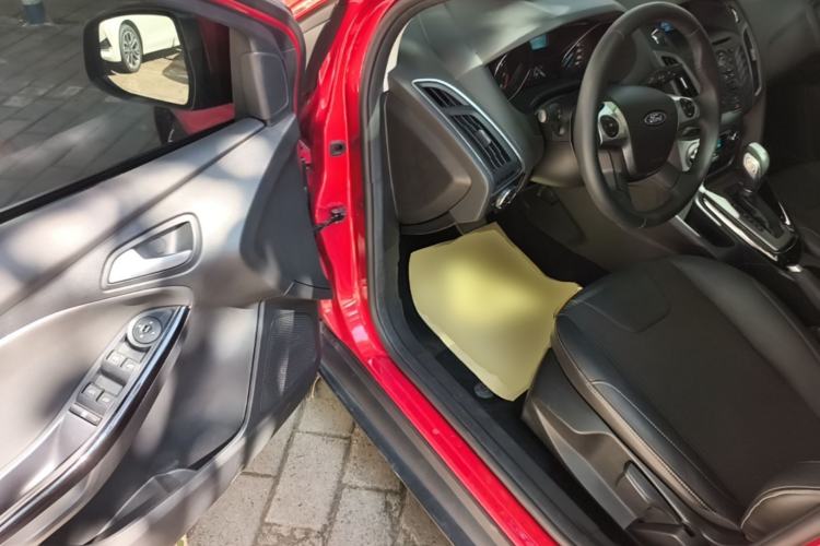 Used Ford Focus 2012 Sedan 1.6L Automatic Fashion Edition Driver Seat