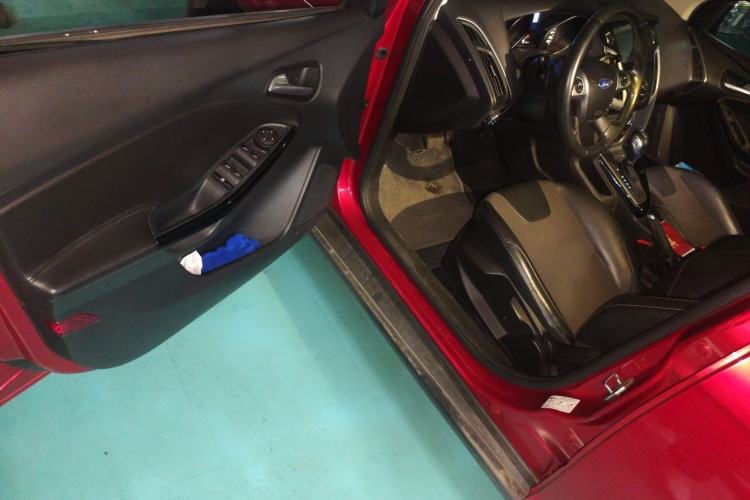 Used Ford Focus 2012 Hatchback 1.6L Automatic Fashion Edition Driver Seat